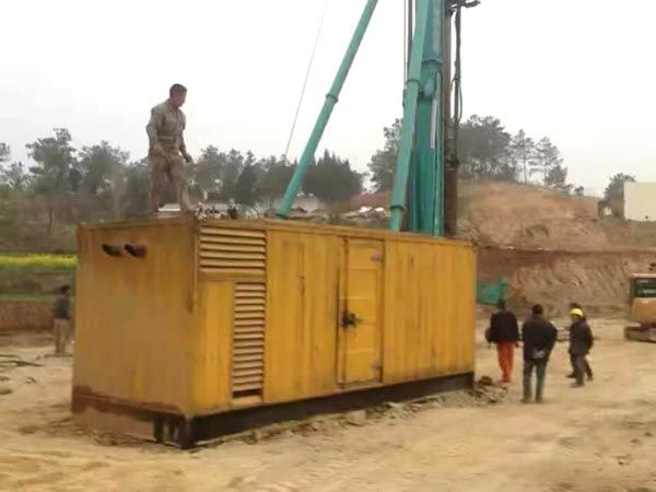 库伦如何判断水冷式机油散热器密封件是否需要更换？